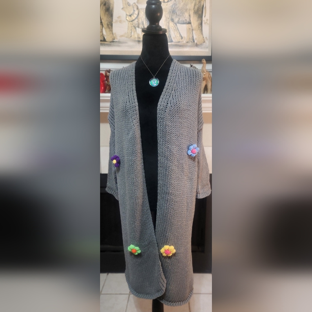Gray Open-Front Hippie Chic Cozy Knit Cardiga Sweater with Floral Accents